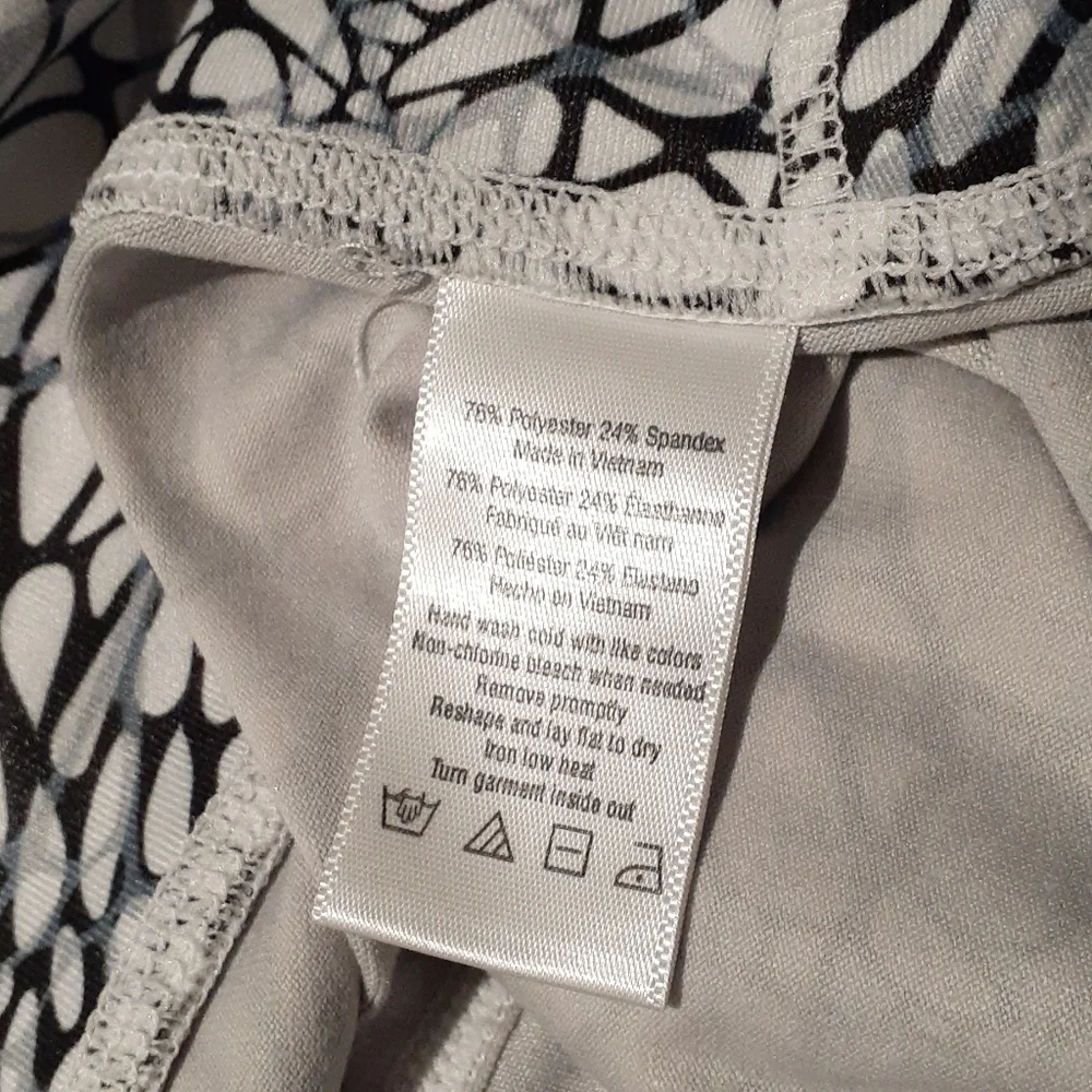 Alo Yoga Iguana Black Gray White Leggings Size XS